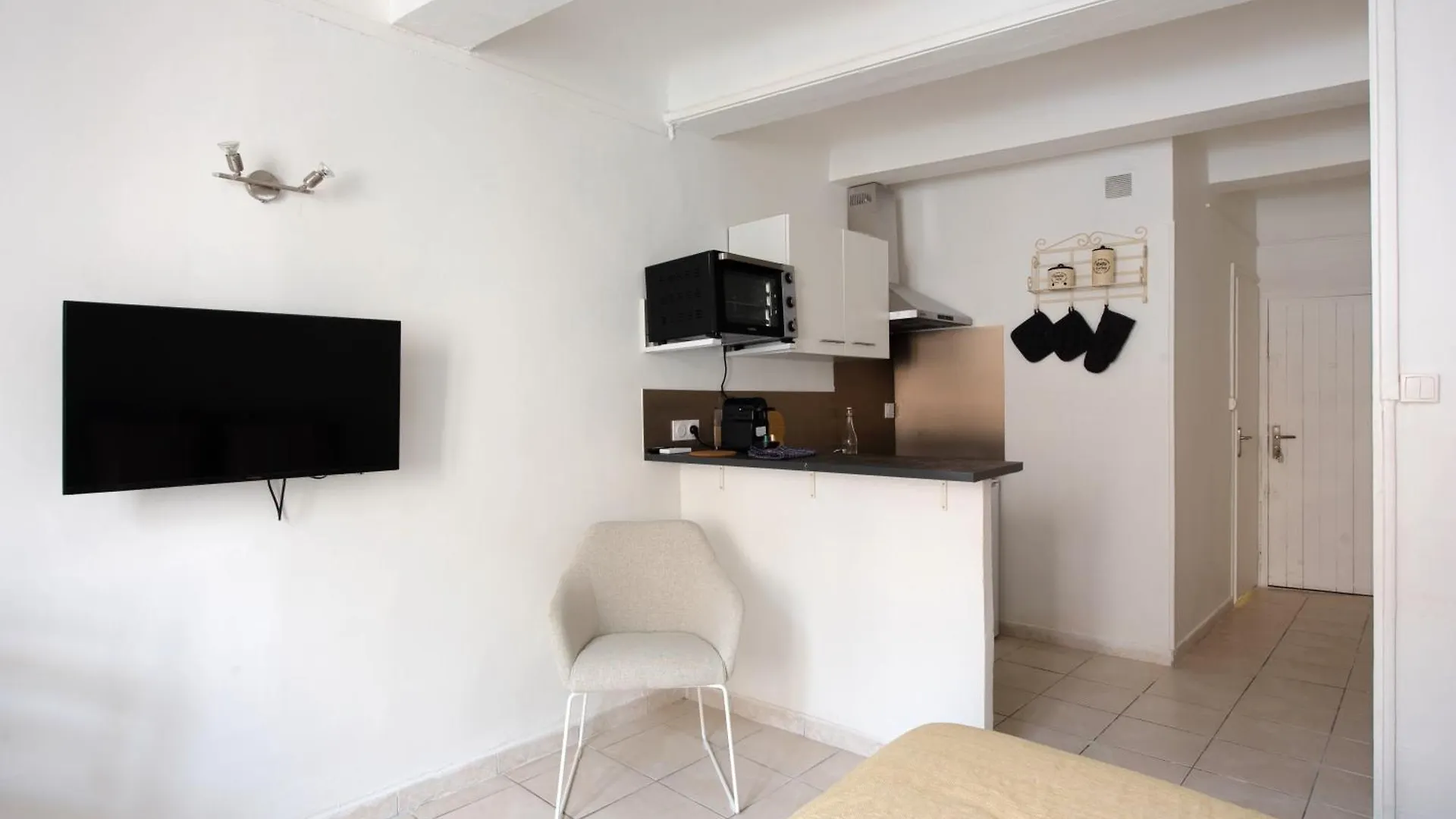 Studio Romarin La Fare-les-Oliviers Apartment